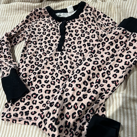 Treasure and bond leopard pajamas size 4 - Picture 2 of 4